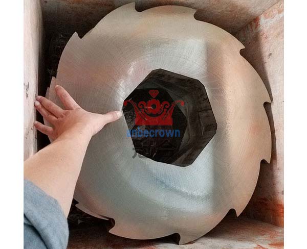 垃圾撕碎機(jī)生產(chǎn)中的安全防護(hù)出了問題怎么辦？